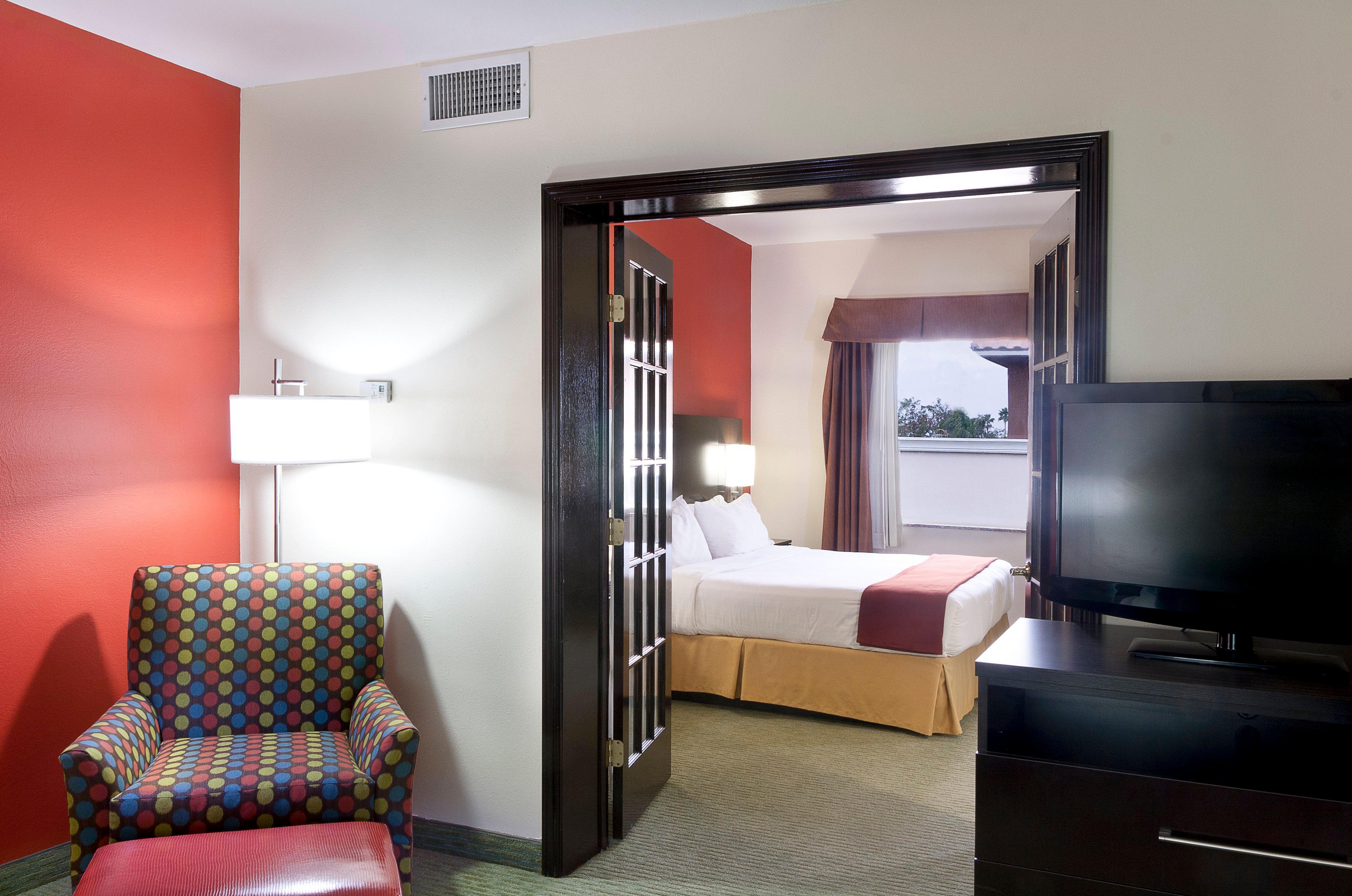 Express And By Ihg Hotel 2*