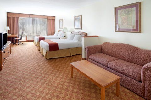 Express And By Ihg 2*