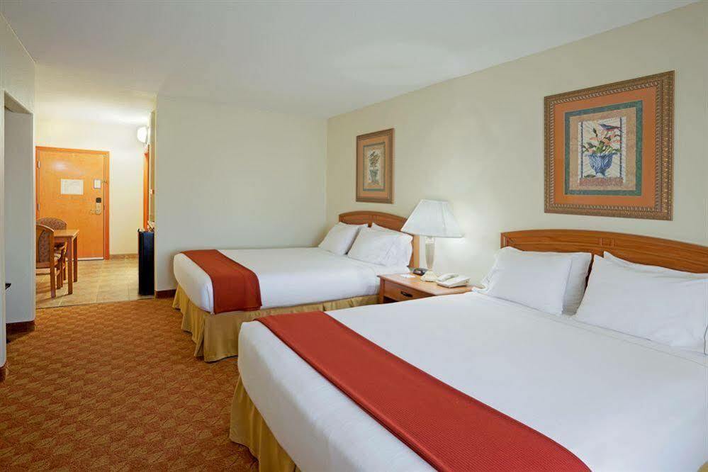 Express And By Ihg Hotel 2*